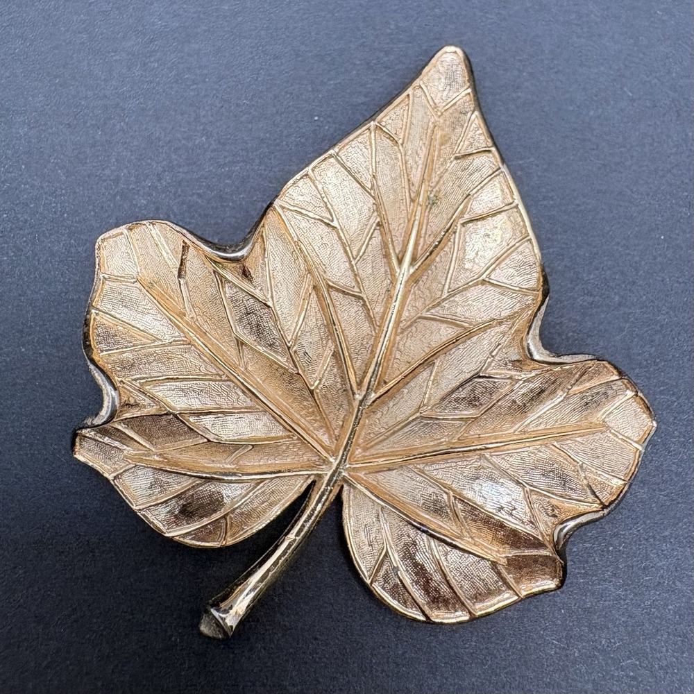 Vintage Crown Trifari Maple Leaf Textured Gold Tone Brooch 2" Fall Autumn Nature